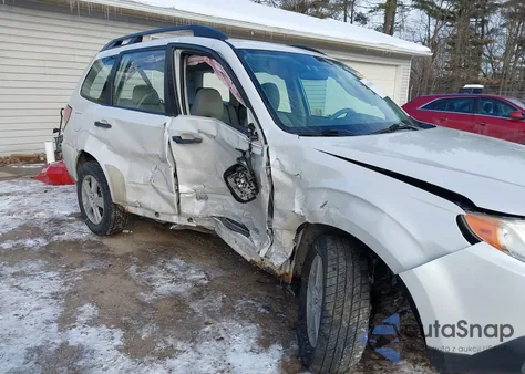 2010 Subaru Forester 2.5X z USA, uszkodzony, nr VIN JF2SH6BC5AH915748